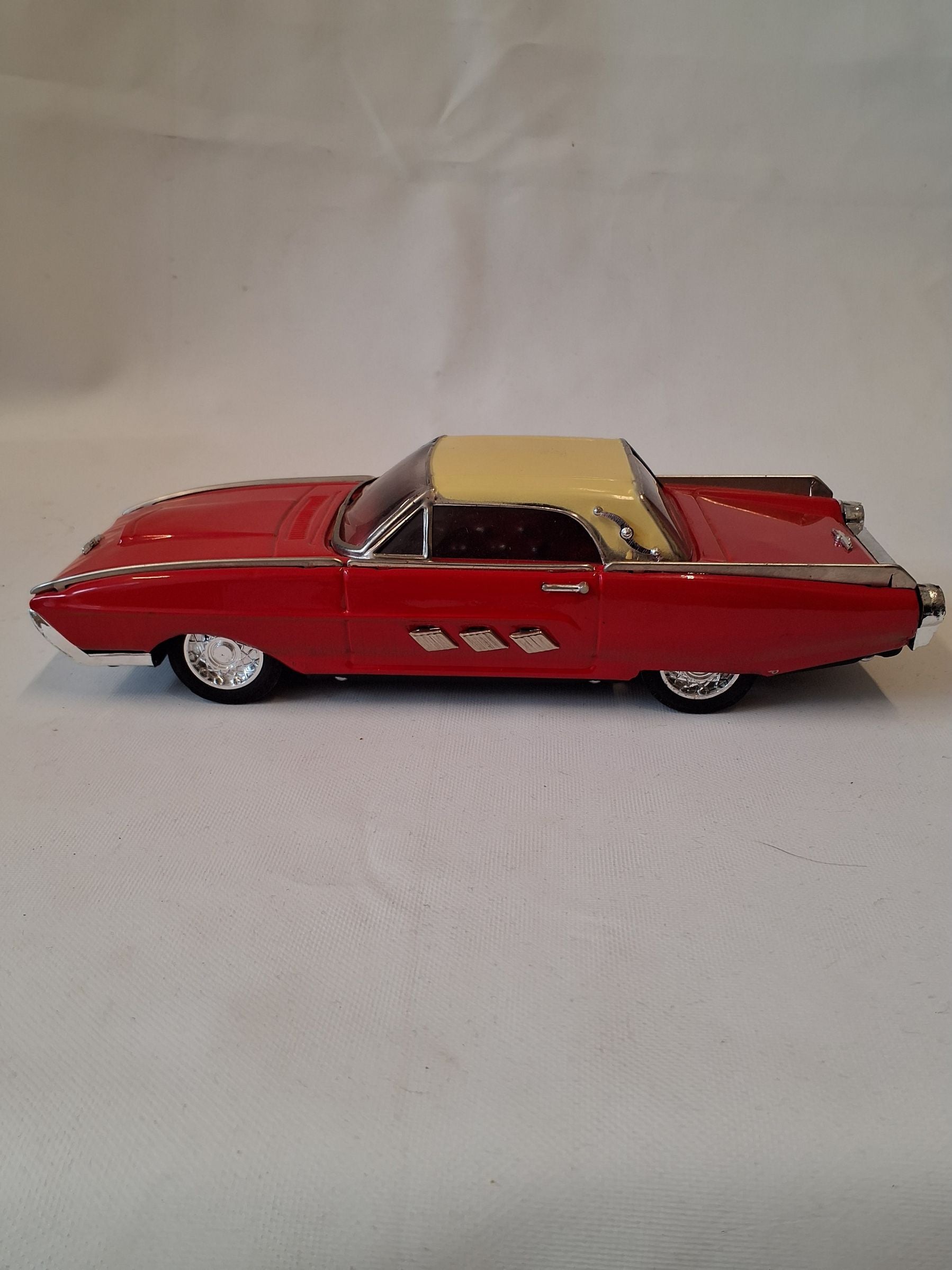 Sedan Ford Thunderbird modelbil